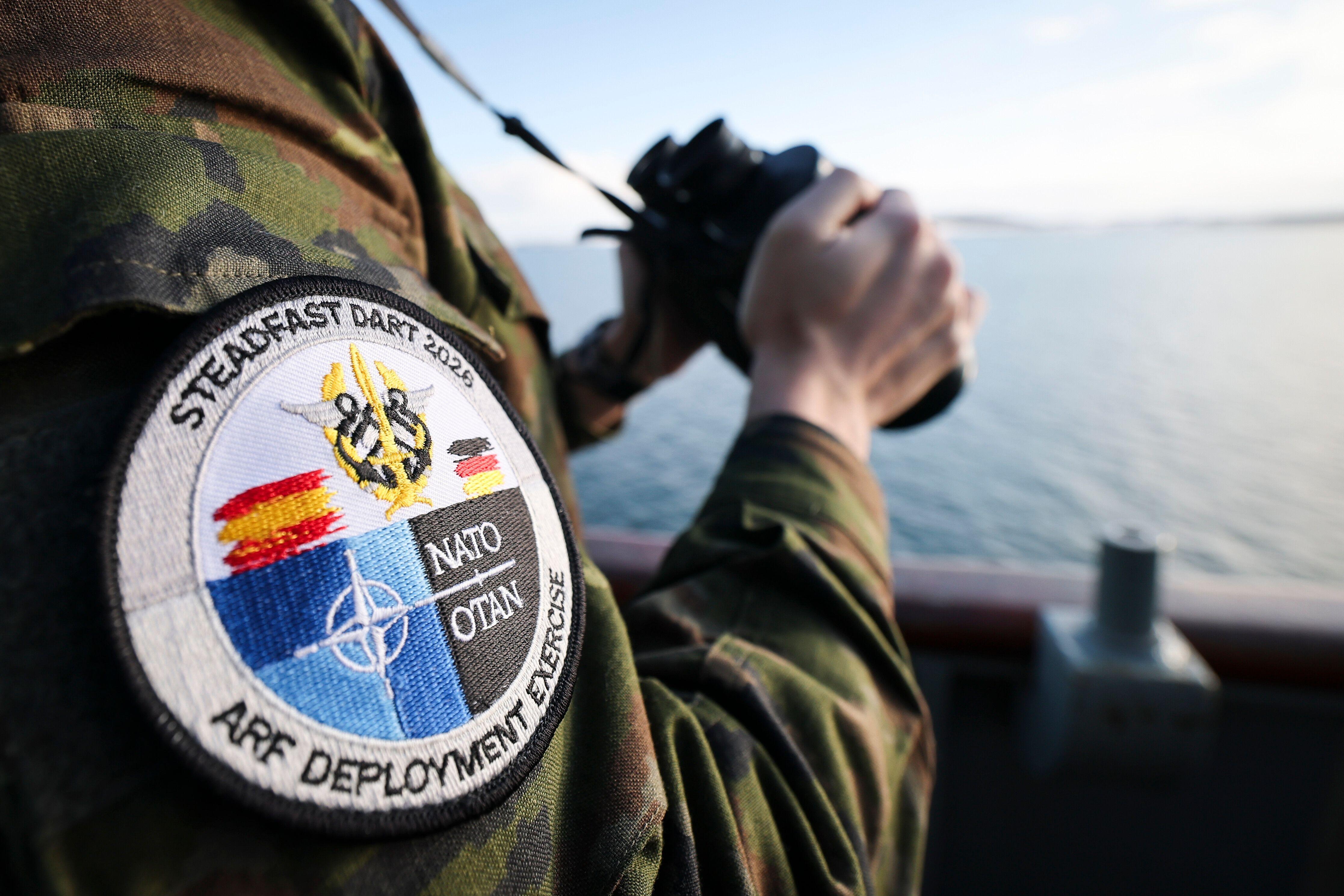 18.2.2026: Ein Soldat der spanischen Marine bei einem Medientermin zum Nato-Manöver "Steadfast Dart 26" auf der Ostsee (Symbolbild).
