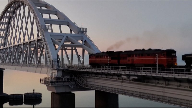 Zug fährt über die Kertsch-Brücke | Bild: BR Zug fährt über die Kertsch-Brücke
