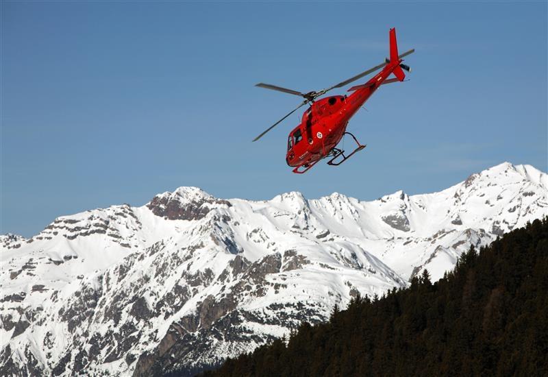 Symbolbild: Rettungshubschrauber der Bergwacht in Tirol im Flug