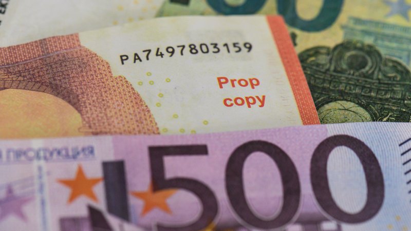 Sogenanntes "Movie Money" trägt Aufdrucke wie "Prop Copy" (Symbolbild) | Bild: pa/dpa/Boris Roessler Sogenanntes "Movie Money" trägt Aufdrucke wie "Prop Copy" (Symbolbild)