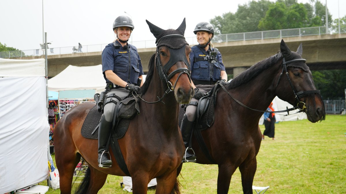 Bei Veranstaltungen wie dem Nürnberger Afrika-Festival sind die Polizistinnen mit ihren Pferden im Einsatz.