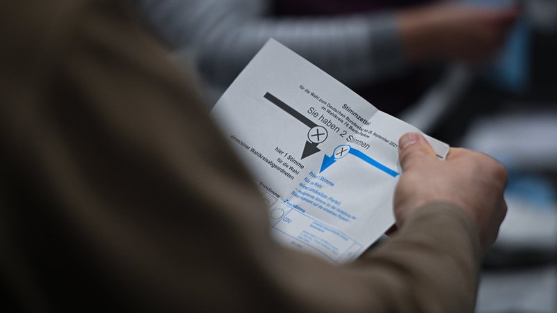 Stimmzettel | Bild: dpa-Bildfunk/Sebastian Gollnow Stimmzettel