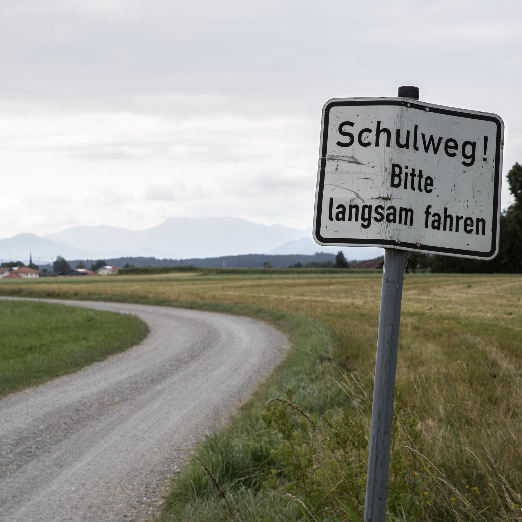 Der Schulweg - früher und heute, hier und anderswo