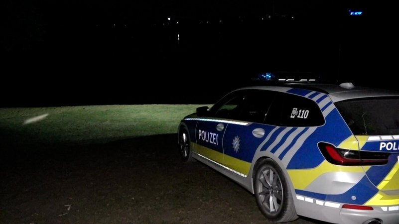 Zwei Mädchen sind am Donnerstag bei einem Unfall an einem Baggersee in Schweinfurt lebensgefährlich verletzt worden. | Bild: Bayerischer Rundfunk 2025 Zwei Mädchen sind am Donnerstag bei einem Unfall an einem Baggersee in Schweinfurt lebensgefährlich verletzt worden.