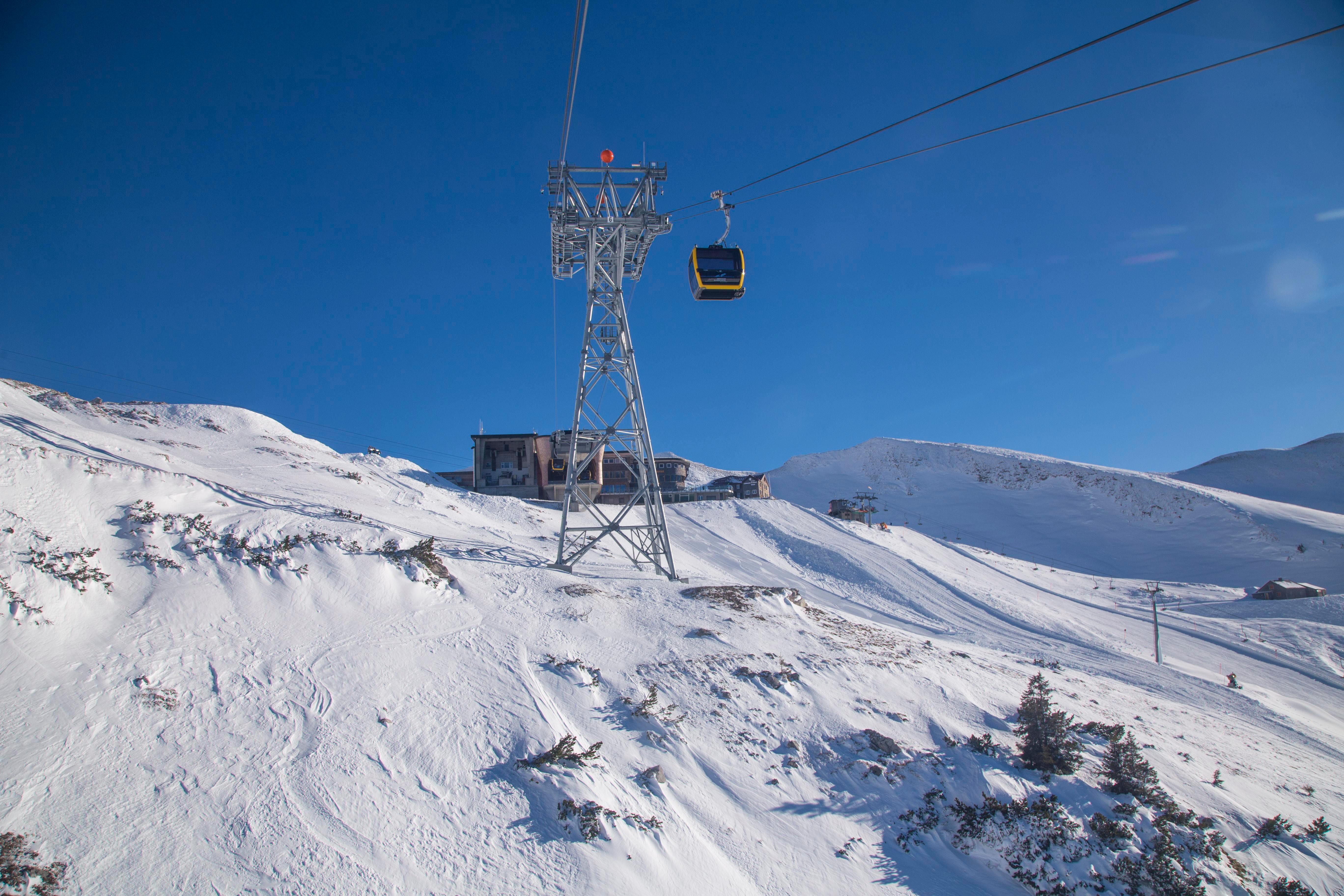 Kleinkabinenbahn kurz vor der Bergstation, Skigebiet Nebelhorn, Oberstdorf, Oberallgäu