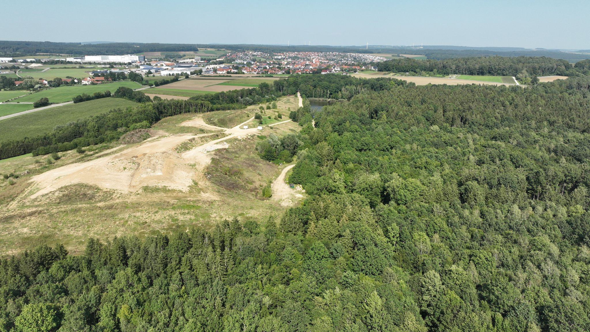 Der Monheimer Stadtwald liegt direkt neben der bestehenden Deponie.