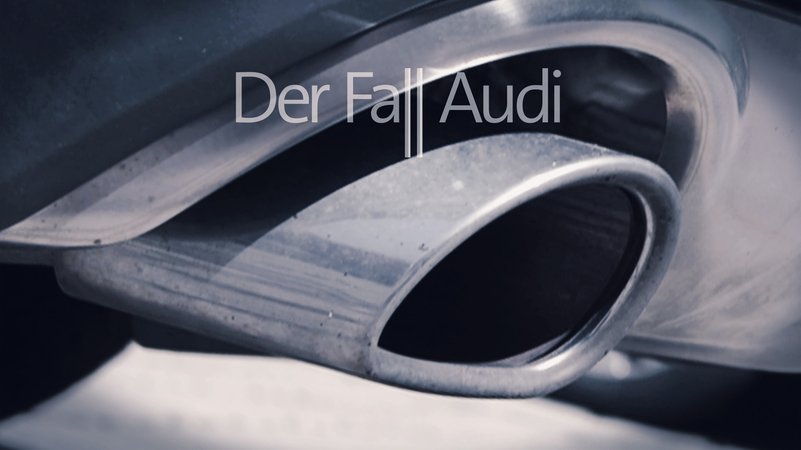 Der Auspuff eines Audis, darüber steht: "Der Fall Audi"