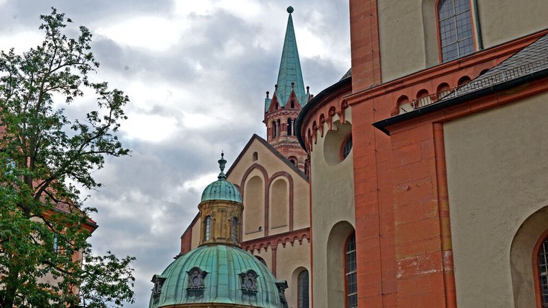 Rückseite des Würzburger St.-Kilians-Doms.