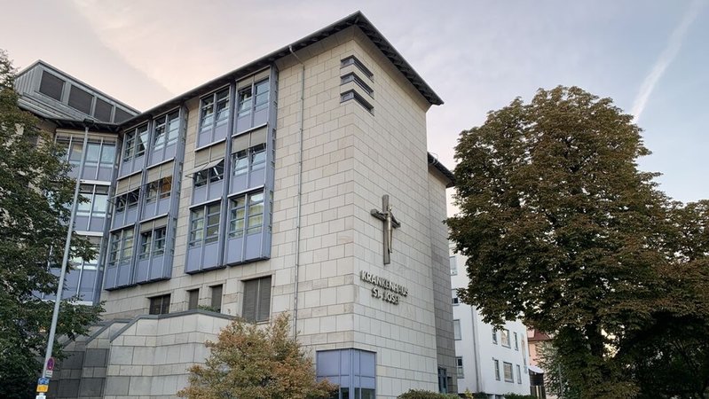 800 Beschäftigte des Krankenhauses St. Josef in Schweinfurt brauchen neue Jobs. | Bild: BR/Norbert Steiche 800 Beschäftigte des Krankenhauses St. Josef in Schweinfurt brauchen neue Jobs.