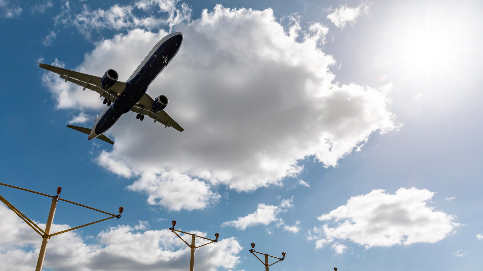 Flugzeug beim Start (Symbolbild)
