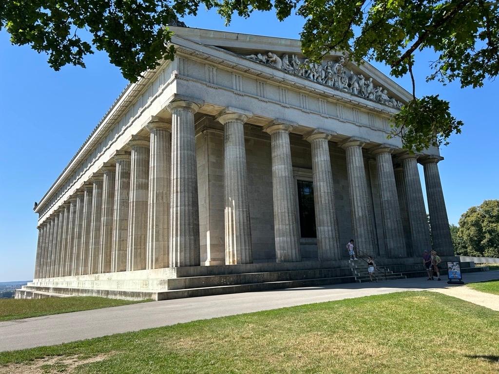 Die Walhalla von außen