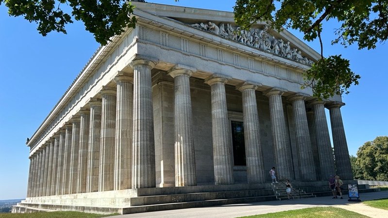 Die Walhalla von außen | Bild: BR/Corinna Ballweg Die Walhalla von außen