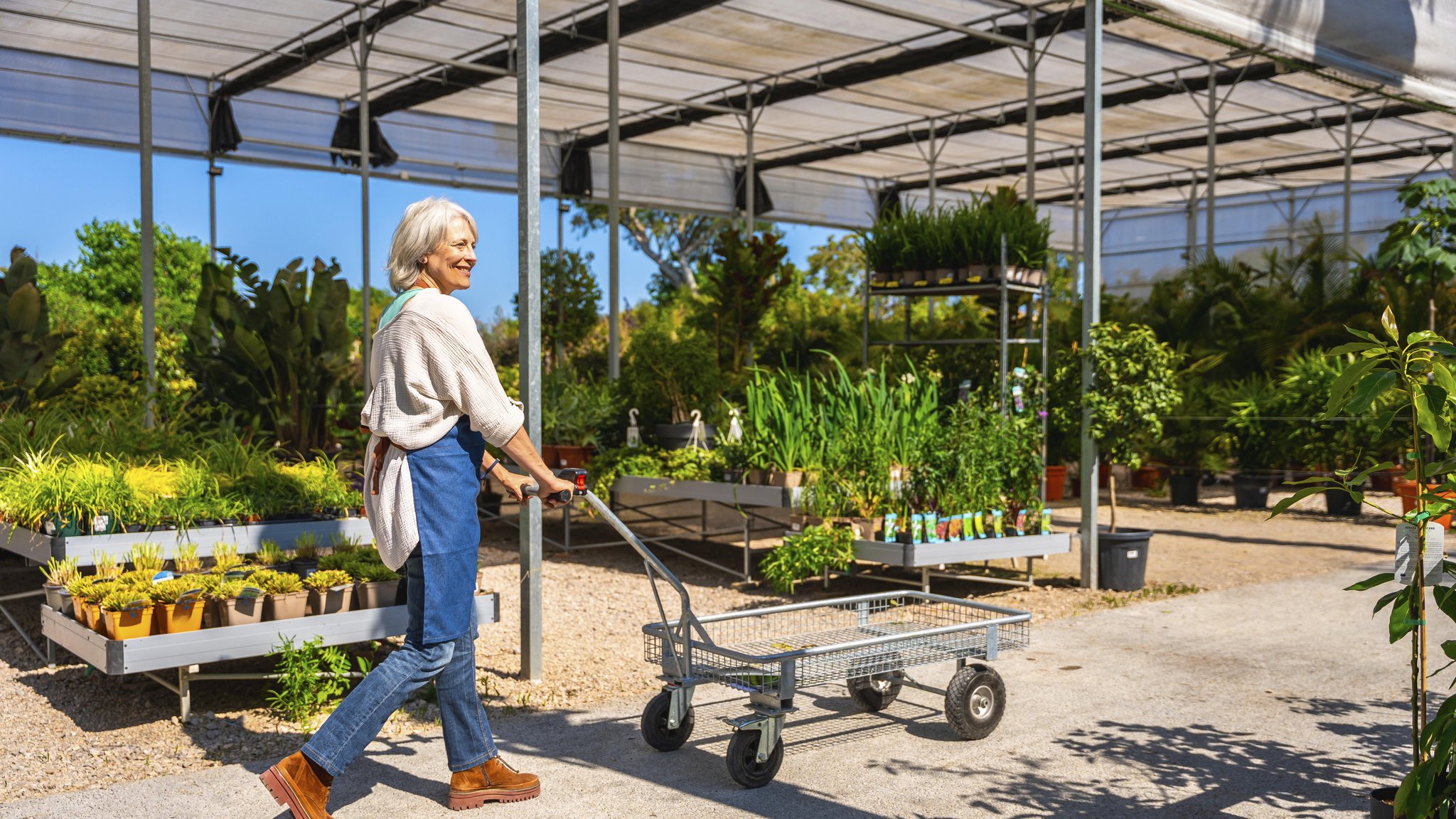 Symbolbild ältere Arbeitnehmerin. ARCHIV (20.05.2025) | Bild: picture alliance / imageBROKER | Unai Huizi Symbolbild ältere Arbeitnehmerin. ARCHIV (20.05.2025)