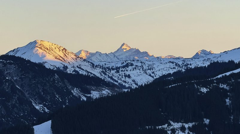 Archivbild: Blick auf den Großglockner im Schnee | Bild: picture alliance / imageBROKER | Mara & Moritz Wolf Archivbild: Blick auf den Großglockner im Schnee