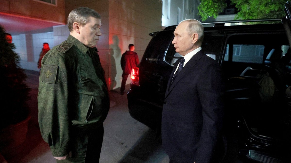 Bei einem Besuch des russischen Präsidenten im Hauptquartier in Rostow am Don