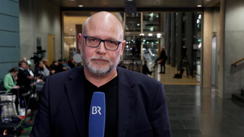 BR-Korrespondent Tim Aßmann zu den Sondierungsgesprächen zwischen Union und SPD in Berlin | Bild: BR BR-Korrespondent Tim Aßmann zu den Sondierungsgesprächen zwischen Union und SPD in Berlin