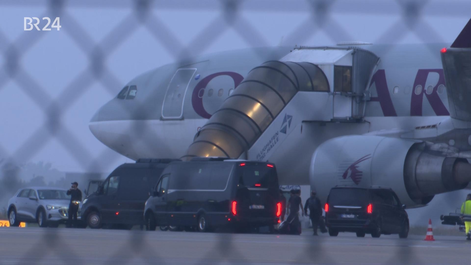 Erstmals seit knapp einem Jahr ist wieder ein Abschiebeflug von Deutschland nach Afghanistan gestartet.