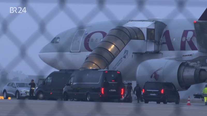 Erstmals seit knapp einem Jahr ist wieder ein Abschiebeflug von Deutschland nach Afghanistan gestartet. | Bild: BR Erstmals seit knapp einem Jahr ist wieder ein Abschiebeflug von Deutschland nach Afghanistan gestartet.