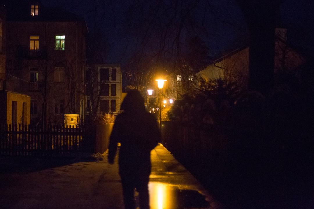 Symbolbild: Nachts in einer Wohnsiedlung.