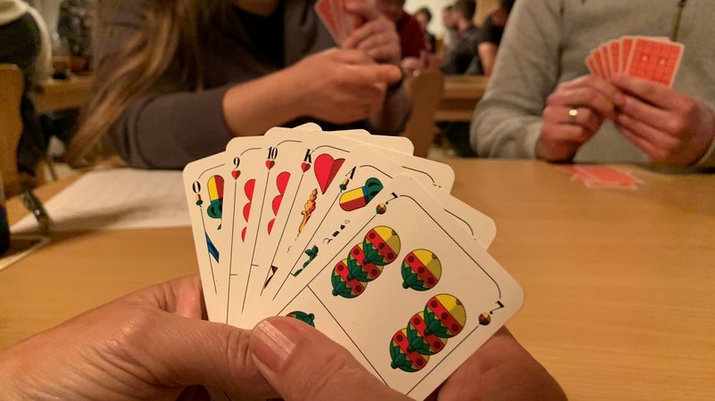 Schafkopf wird mit bayerischen Karten gespielt