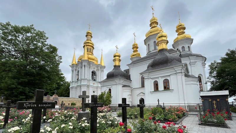 Das Höhlenkloster in Kiew gehört zur ukrainisch-orthodoxen Kirche, die nun vom ukrainischen Parlament verboten wird. | Bild: dpa-Bildfunk/Ulf Mauder Das Höhlenkloster in Kiew gehört zur ukrainisch-orthodoxen Kirche, die nun vom ukrainischen Parlament verboten wird.