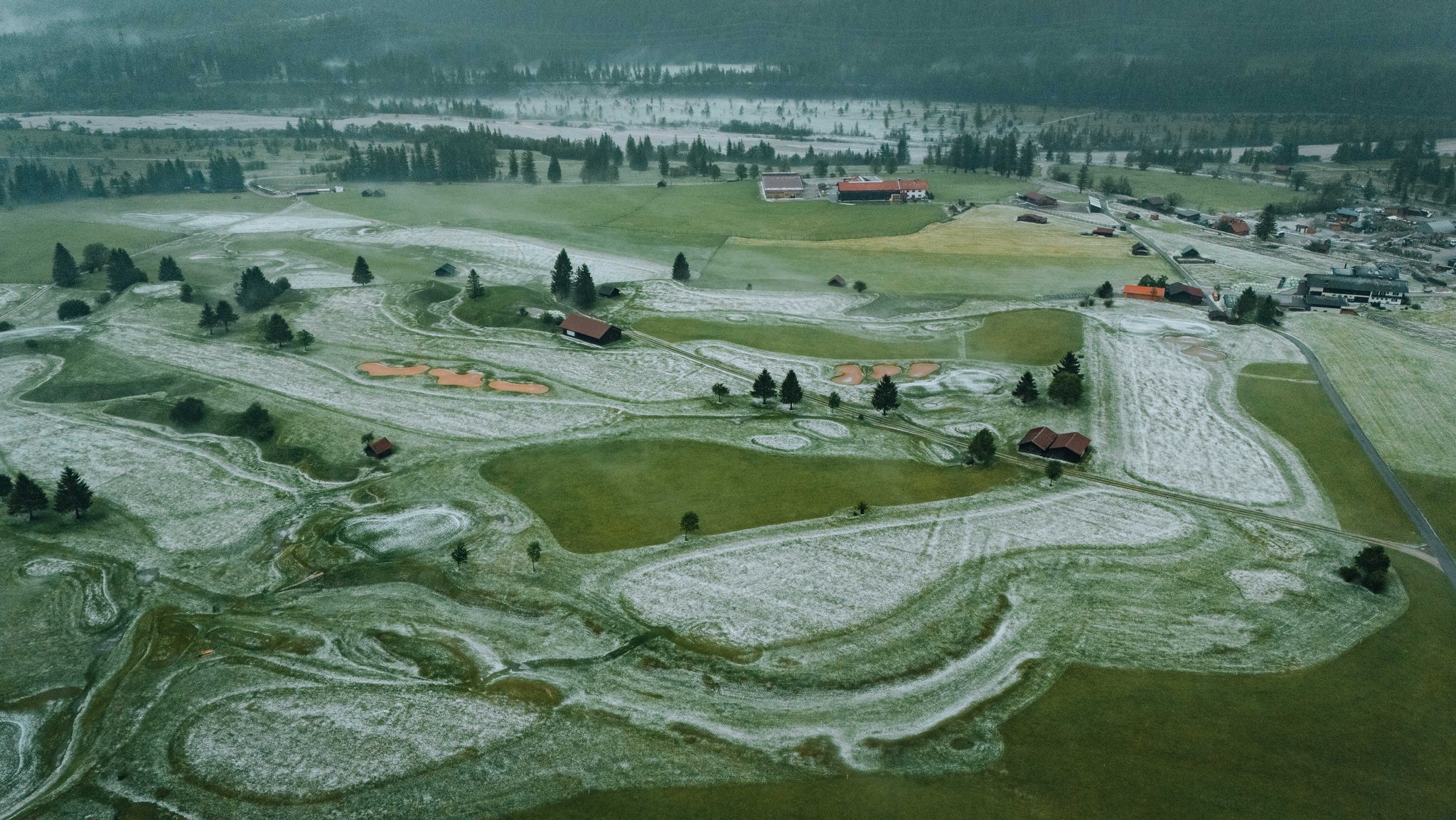 Winterlandschaft nach Unwetter im Süden Bayerns