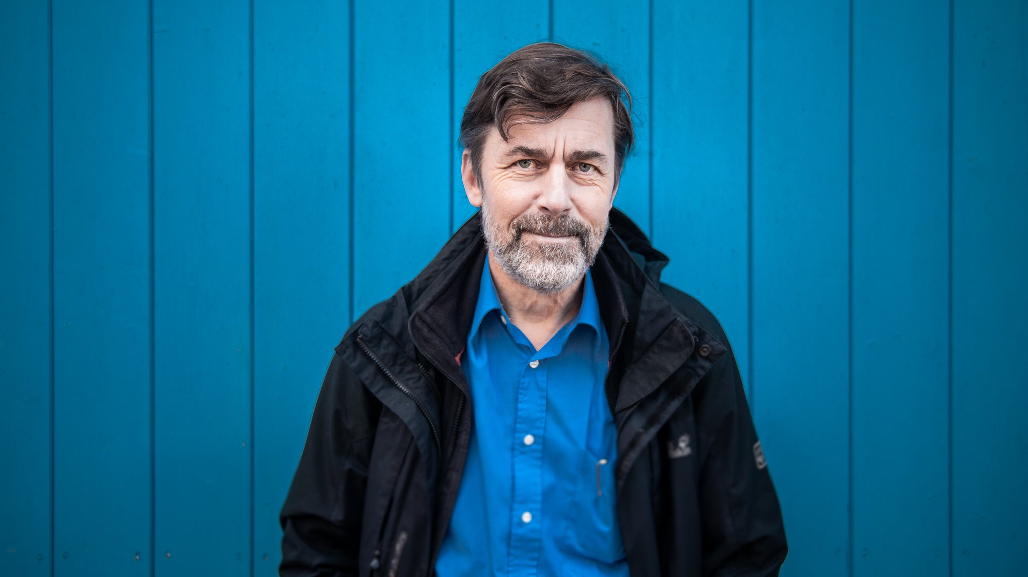 Porträt des Schweizer Schriftstellers Peter Stamm. Sein neuer Prosaband "Auf ganz dünnem Eis" - das insgesamt sechste Buch mit Erzählungen - schreibt er über Klima, Einsamkeit und ein heftiges Experiment, eine Simmulation zu einem Marsflug. 