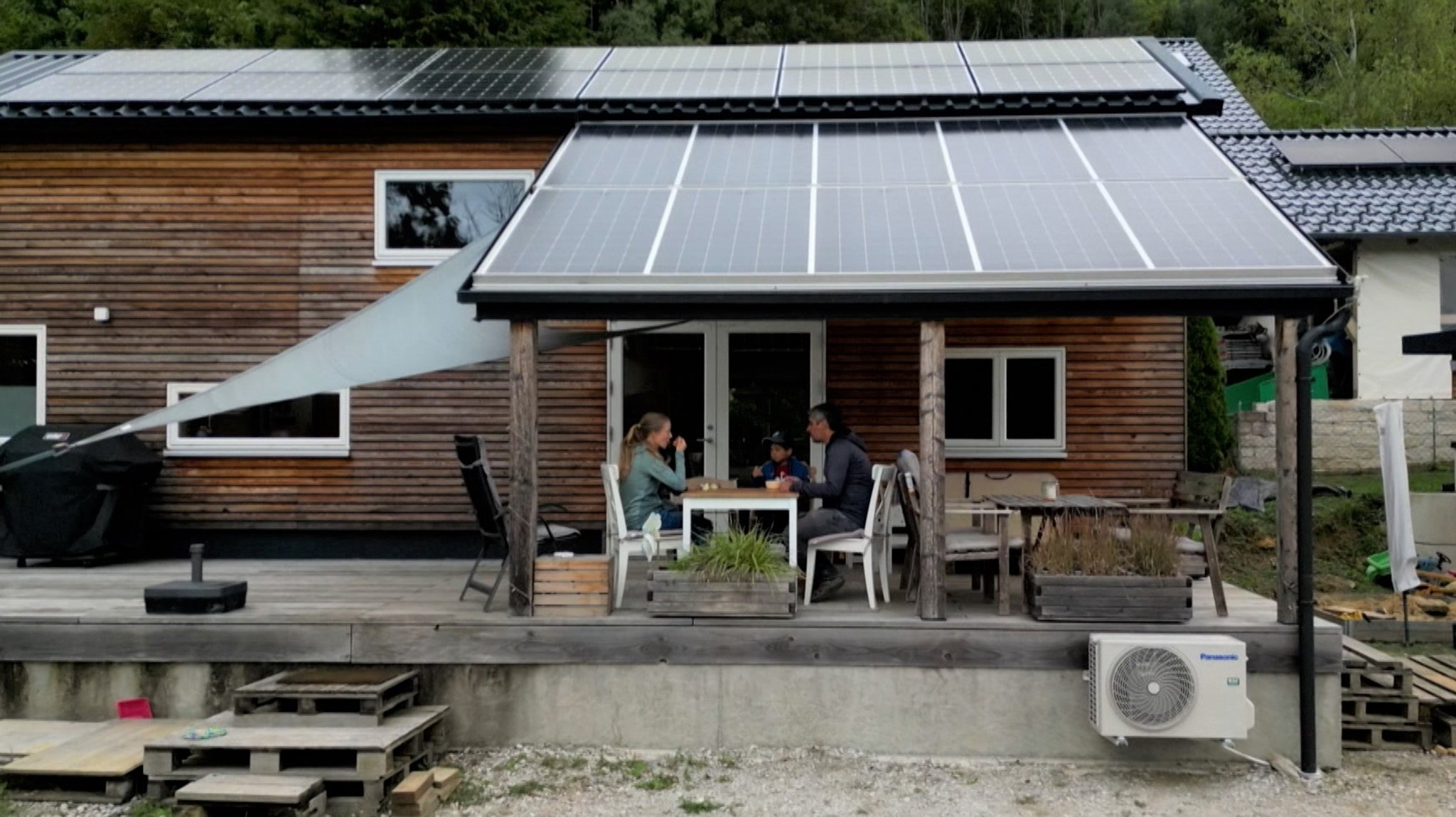 Familie Fischer Fernandez lebt in der Fränkischen Schweiz in ihrem Tiny House.