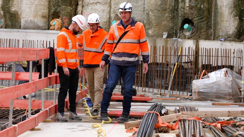 Kontrolle auf einer Baustelle | Bild: BR Kontrolle auf einer Baustelle