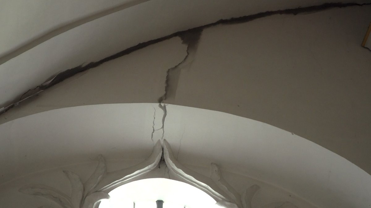 Gefährliche Risse sind überall in der Basilika zu sehen. 