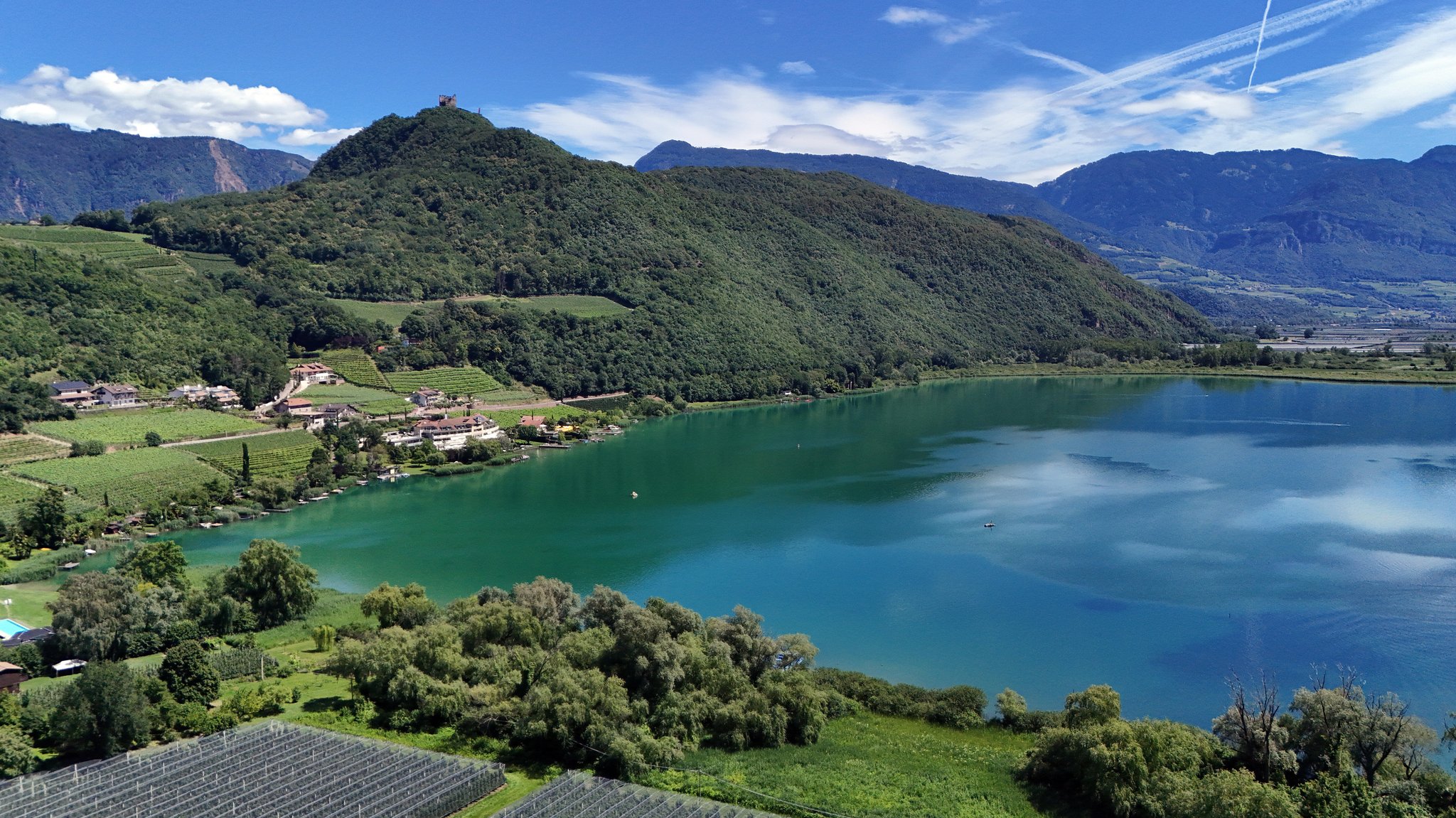 Ein Sommertag am Kalterer See in Südtirol. | Bild: picture alliance / Ulrich Wagner Ein Sommertag am Kalterer See in Südtirol.