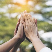 Gemeinsinn - Widerstandskraft in schwierigen Zeiten | Bild: stock.adobe.com/howtogoto Gemeinsinn - Widerstandskraft in schwierigen Zeiten | Bild: stock.adobe.com/howtogoto