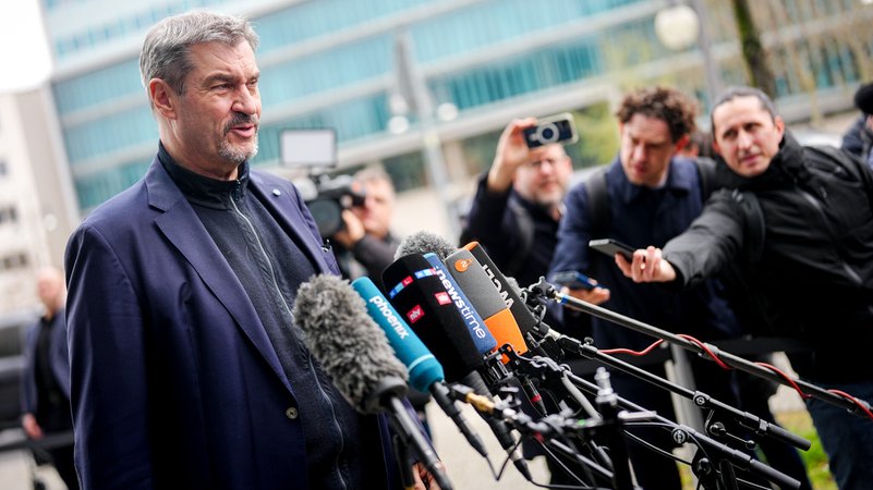 Koalitionsverhandlungen: Söder macht Druck, SPD zurückhaltend | Bild: picture alliance/dpa | Kay Nietfeld Koalitionsverhandlungen: Söder macht Druck, SPD zurückhaltend