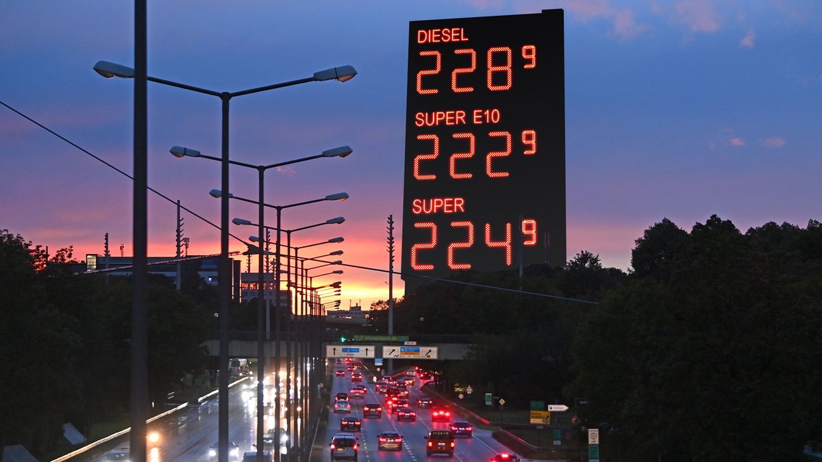 Teurer Sprit, kein Verzicht: Warum Deutschland weiter Auto fährt