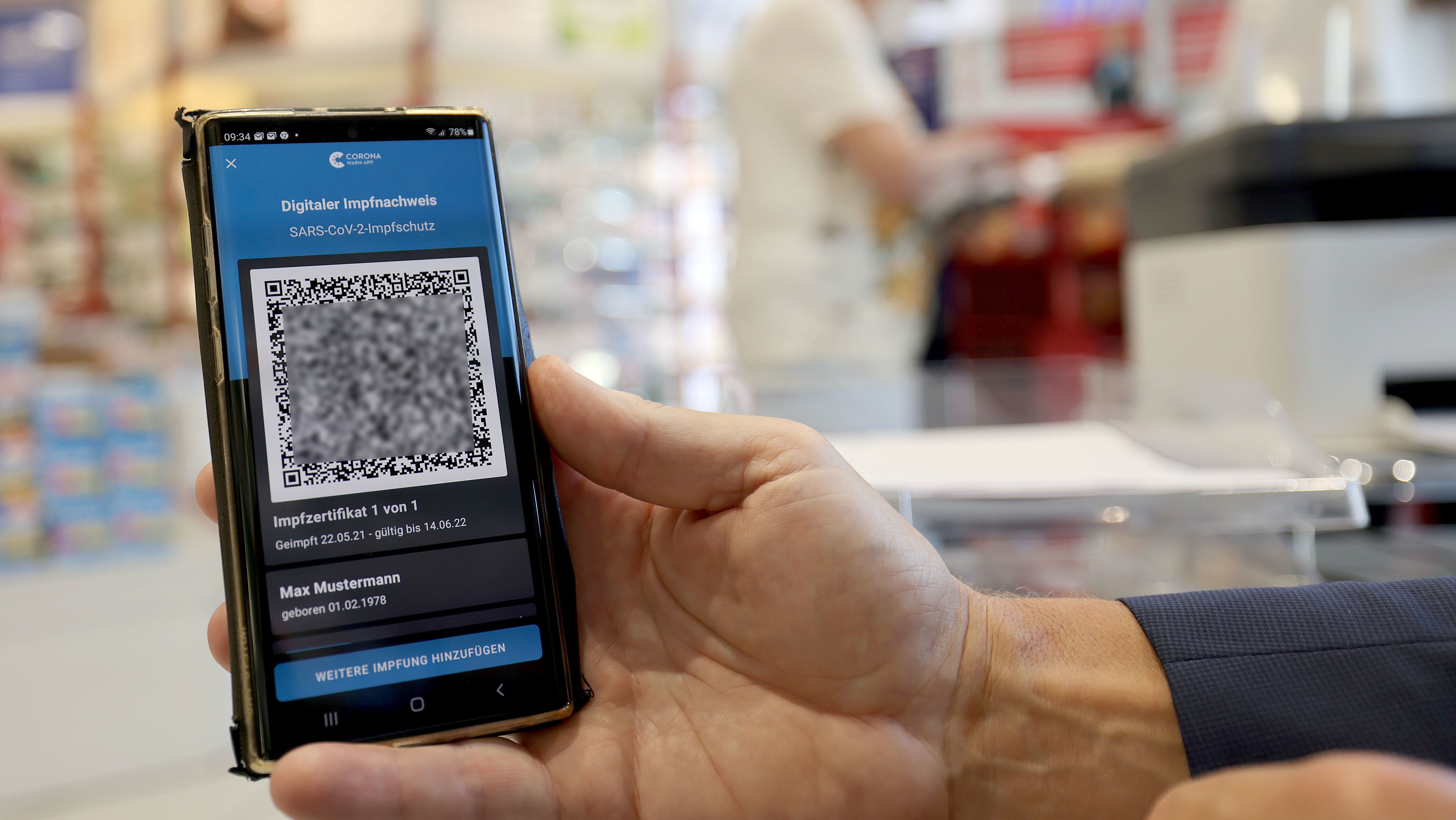 pic Impfzertifikat Bayern Impfzentrum die zahl der corona neuinfektionen lag mit 549 seit langem zum ersten mal unter 1 000 inzwischen gelten in bayern rund 26 prozent als zweifach geimpft ab heute gibt es fur sie den digitalen
