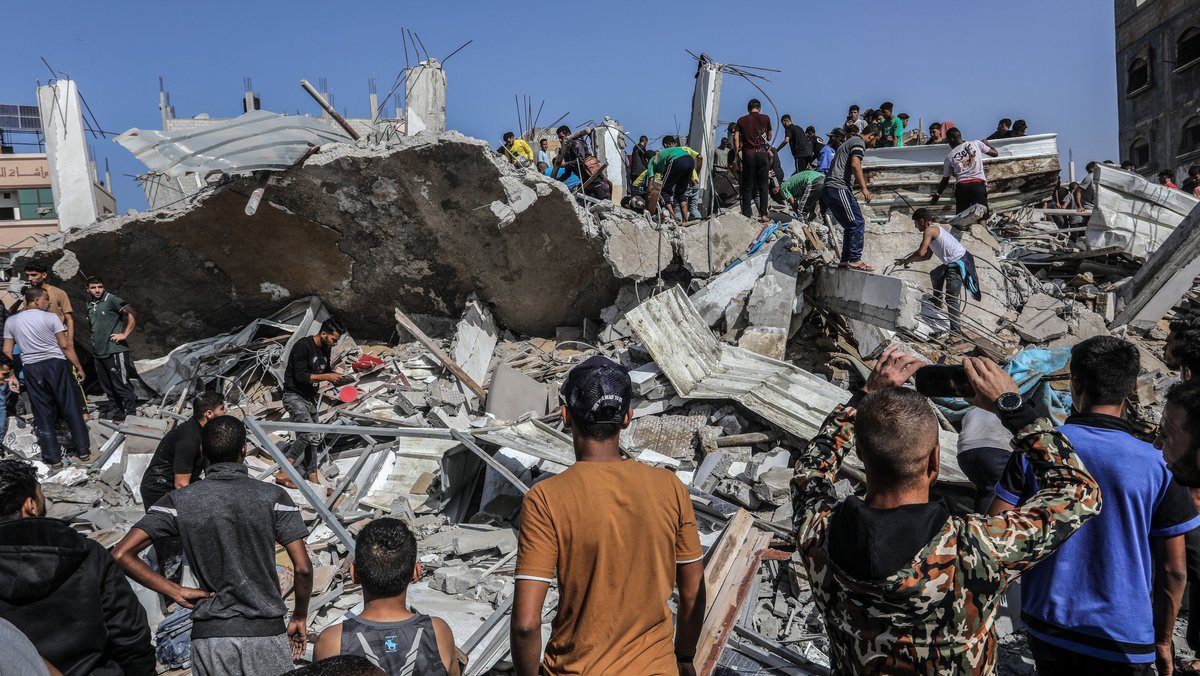 Zerstörte Gebäude nach israelischem Luftangriff in Rafah im südlichen Gazastreifen