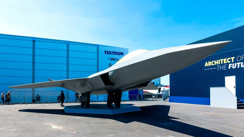 Modell des FCAS-Kampfflugzeugs bei der Luftfahrtmesse in Paris im Sommer 2025 | Bild: picture alliance / Visually | VDWI Aviation Modell des FCAS-Kampfflugzeugs bei der Luftfahrtmesse in Paris im Sommer 2025