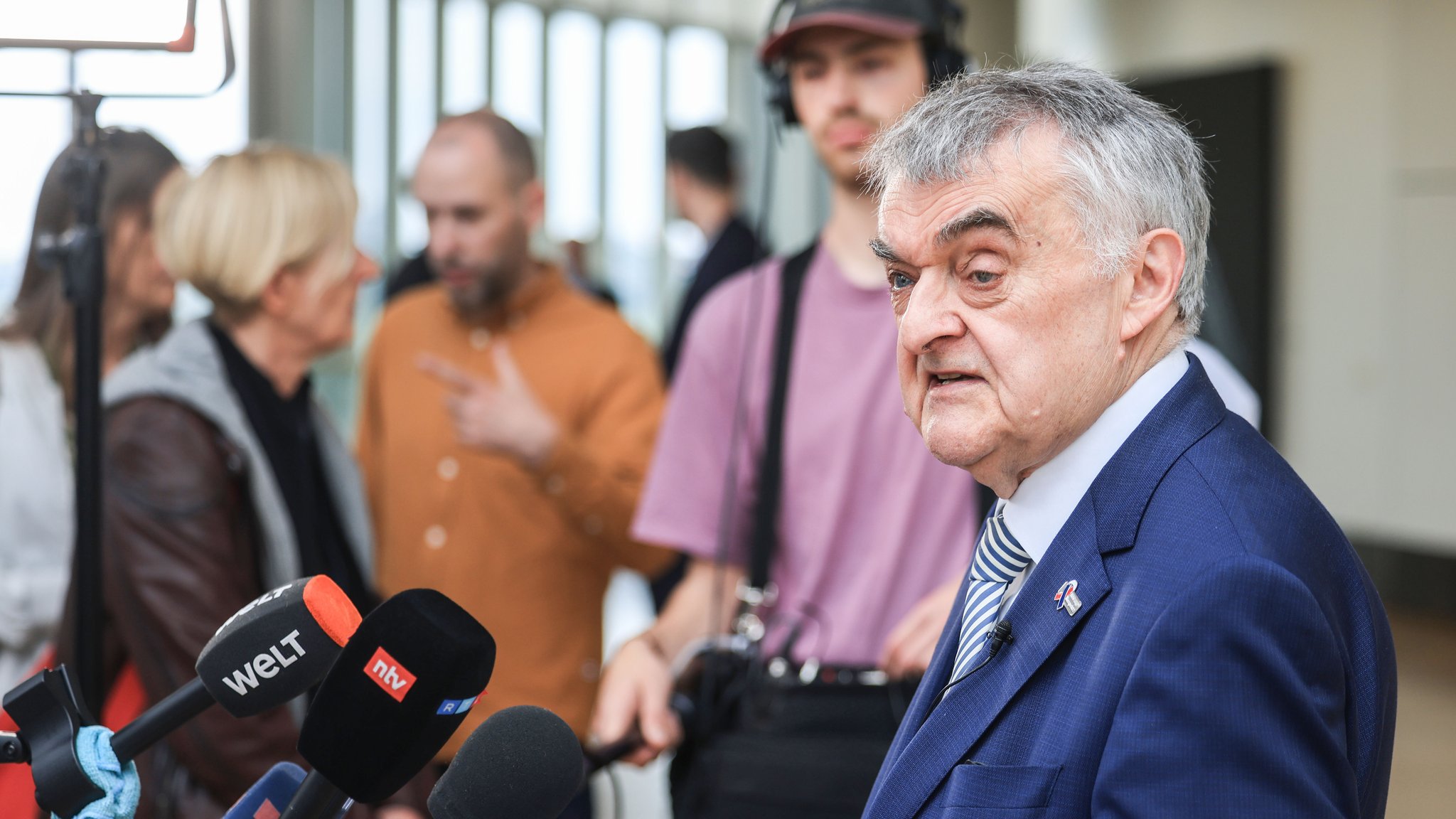 Herbert Reul (CDU), NRW-Innenminister, äußerte sich im Landtag zu den Maßnahmen gegen die Hamas-Unterstützergruppe in Duisburg.