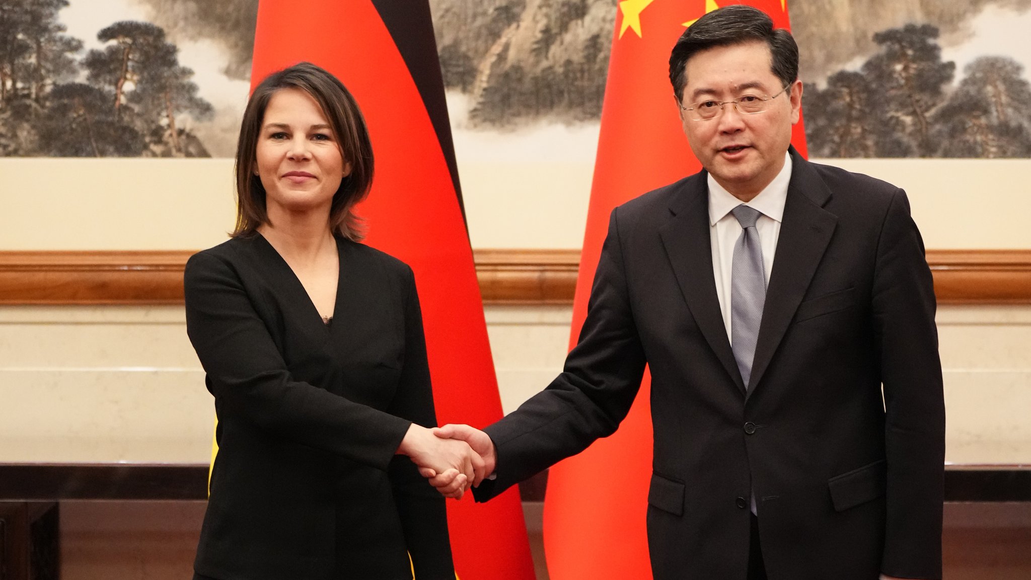 Außenministerin Annalena Baerbock (Grüne) und der chinesische Außenminister Qin Gang. 