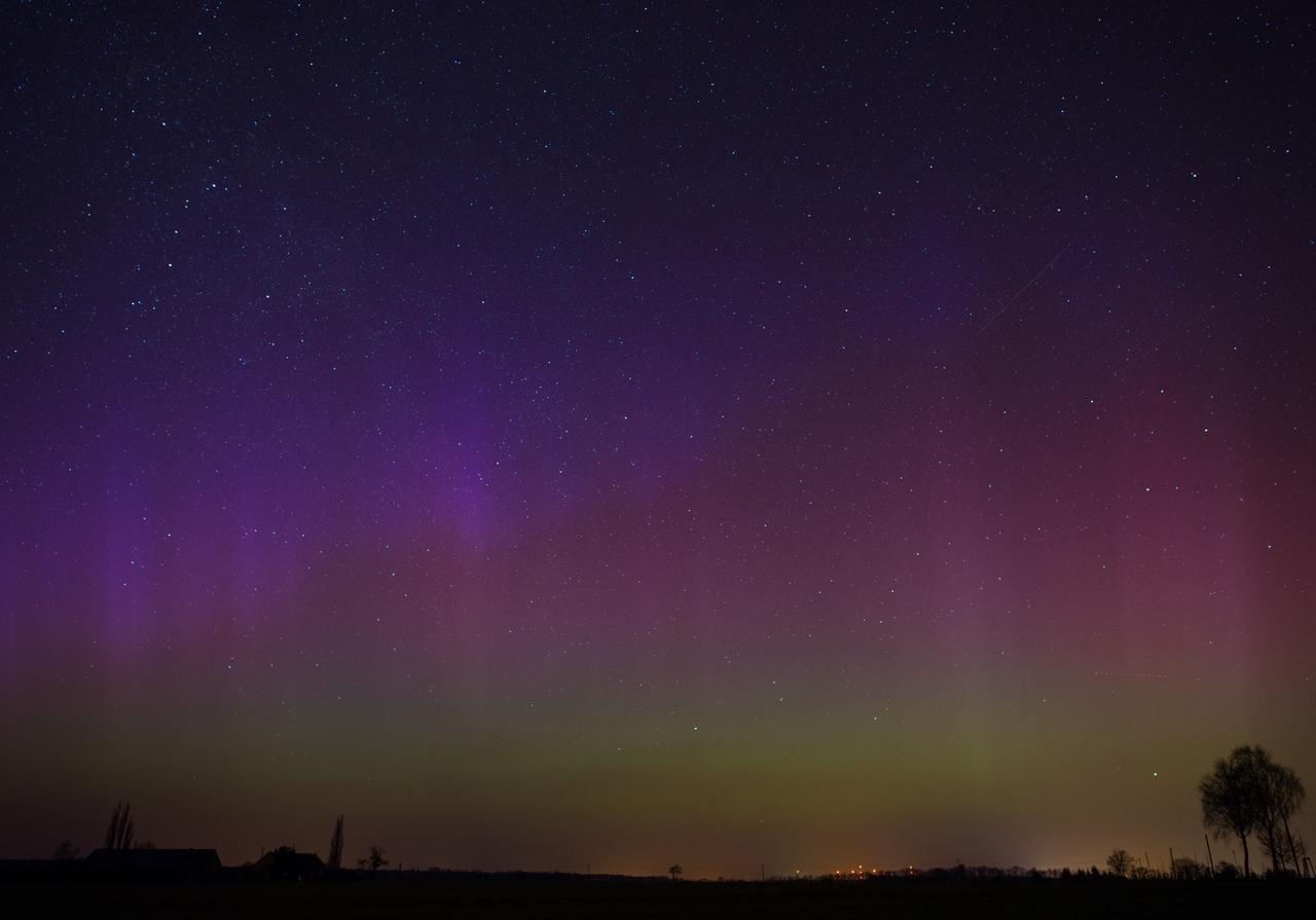 Polarlichter oder Nordlichter, wie sie auch heißen, sind vor allem innerhalb der Polarkreise zu sehen, nur selten in Bayern.