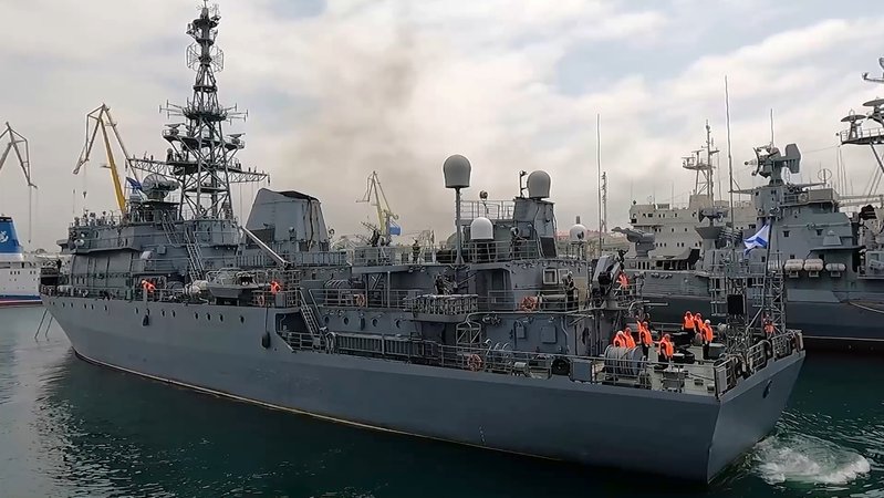 Kriegsschiffe der russischen Schwarzmeerflotte in Sewastopol | Bild: picture alliance/dpa/Russian Defence Ministry Kriegsschiffe der russischen Schwarzmeerflotte in Sewastopol