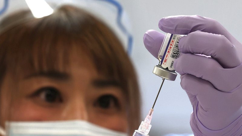 Der Antikörper Lecanemab soll Alzheimer verlangsamen. Die Hersteller sind die Pharmaunternehmen Eisai (Japan) und Biogen (USA). | Bild: picture alliance / ASSOCIATED PRESS | Kota Kiriyama Der Antikörper Lecanemab soll Alzheimer verlangsamen. Die Hersteller sind die Pharmaunternehmen Eisai (Japan) und Biogen (USA).