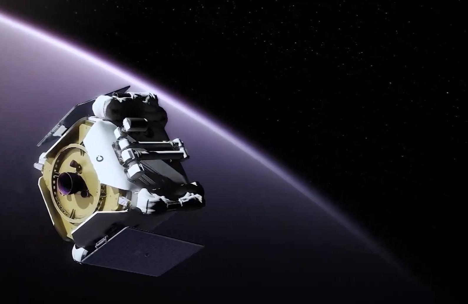 Ein Satellit über der Erdatmosphäre. 