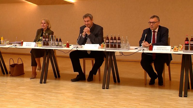 Das bayerische Kabinett hat sich heute im niederbayerischen Freyung getroffen - und darüber gesprochen, wie der ländliche Raum gestärkt werden kann. 