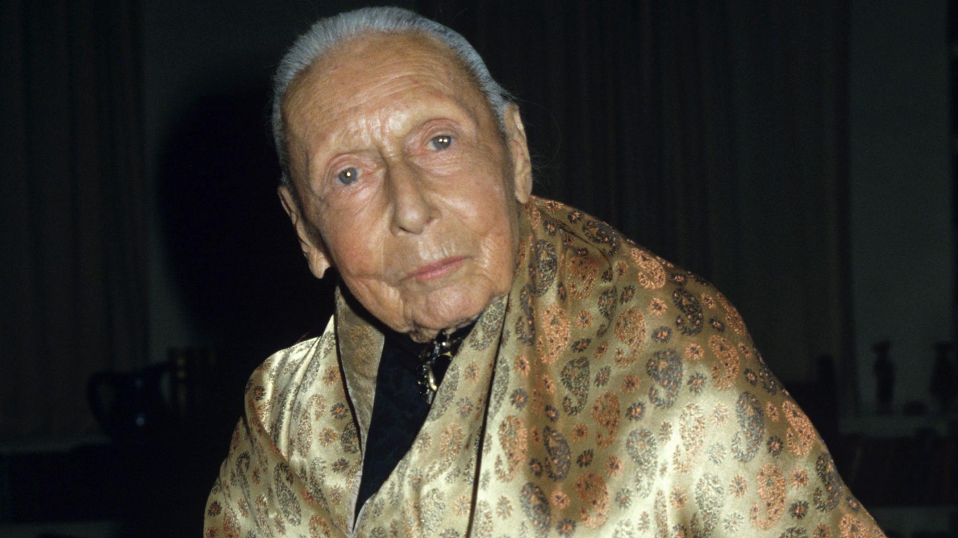 Marta Feuchtwanger, posiert im Januar 1987 in ihrem Haus bei Los Angeles, wo sie den Nachlass ihres berühmten Mannes verwaltet.