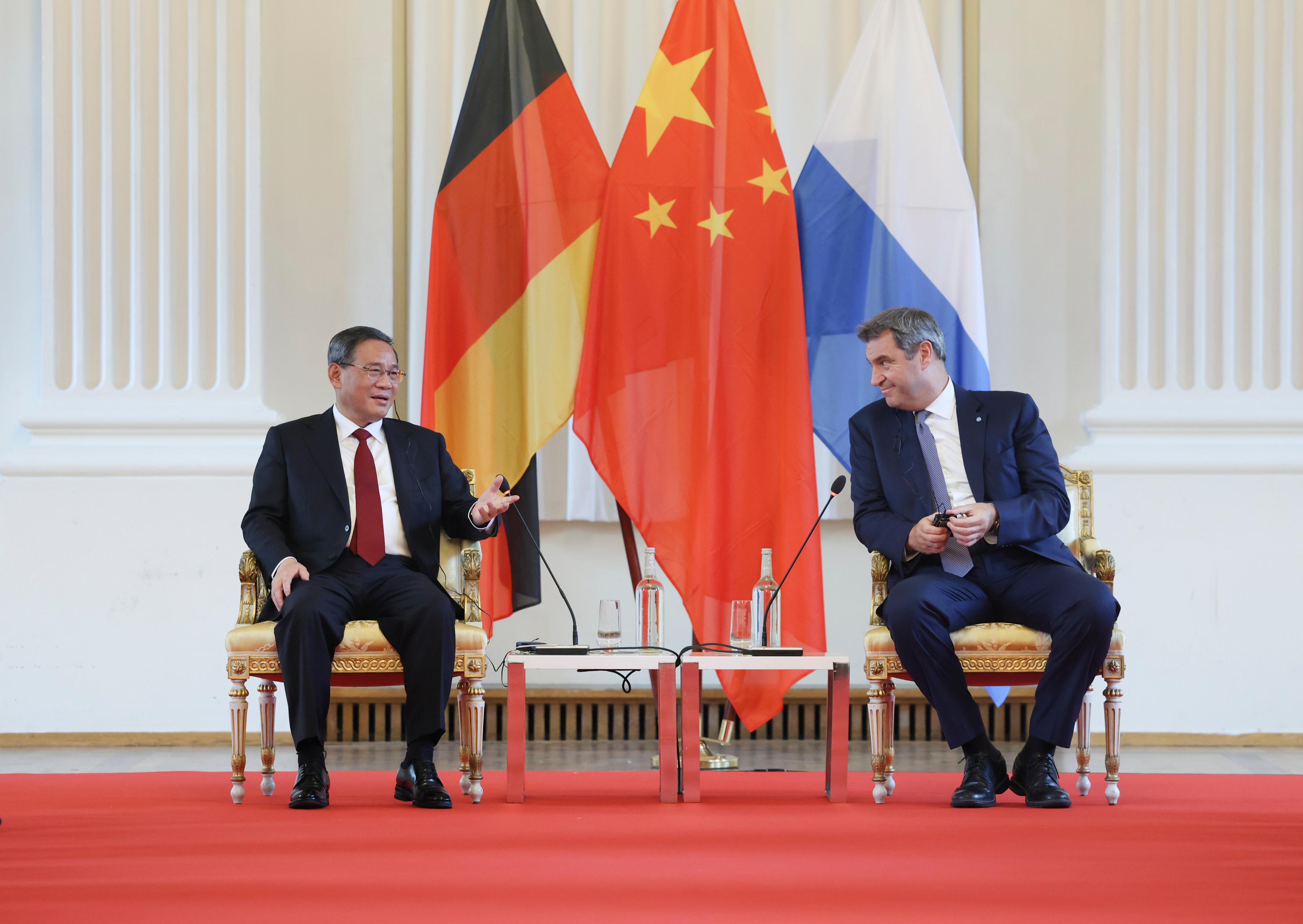 Archivbild: Chinas Premier Li Qiang und Bayerns Ministerpräsident Markus Söder