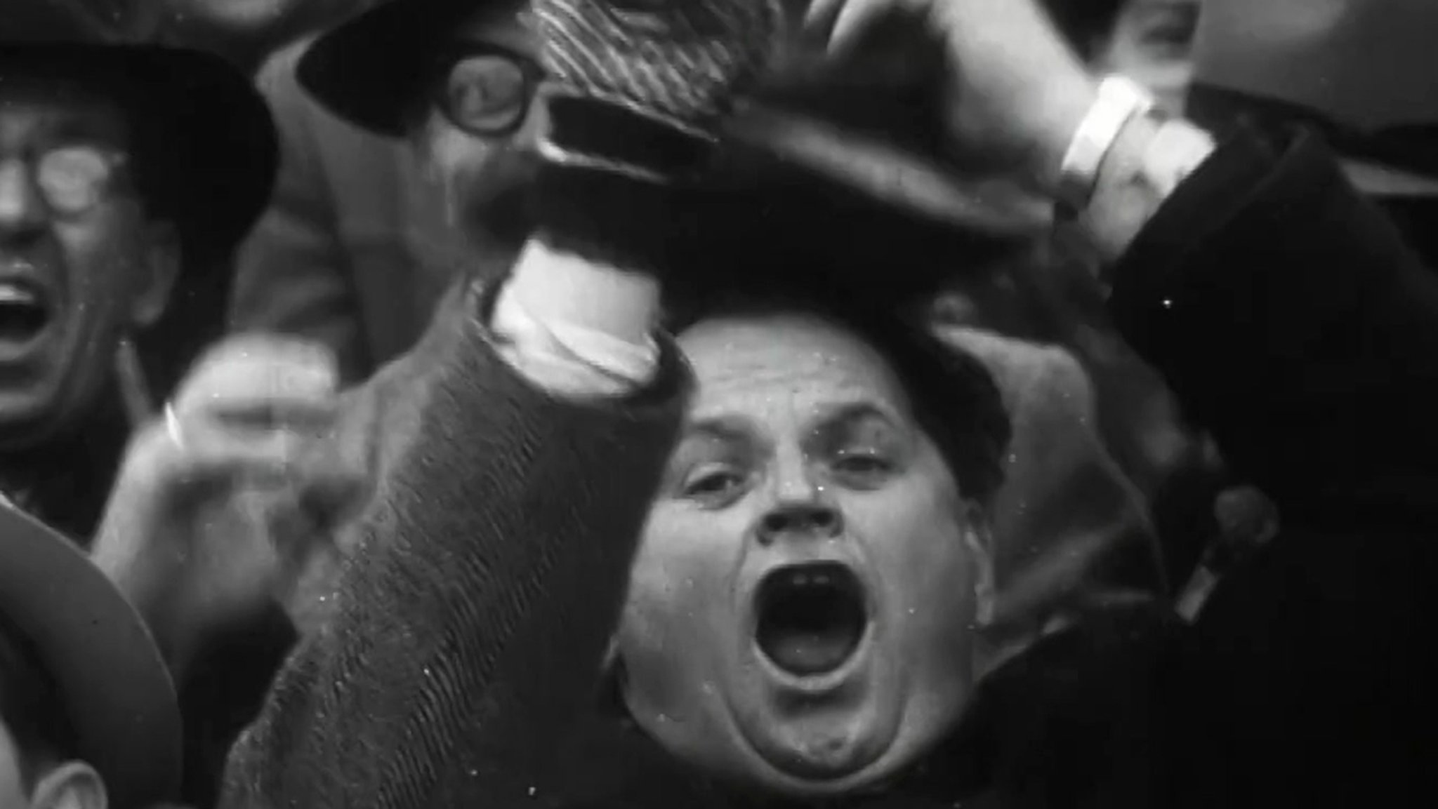 Frankenderby historisch; jubelnde Zuaschauer