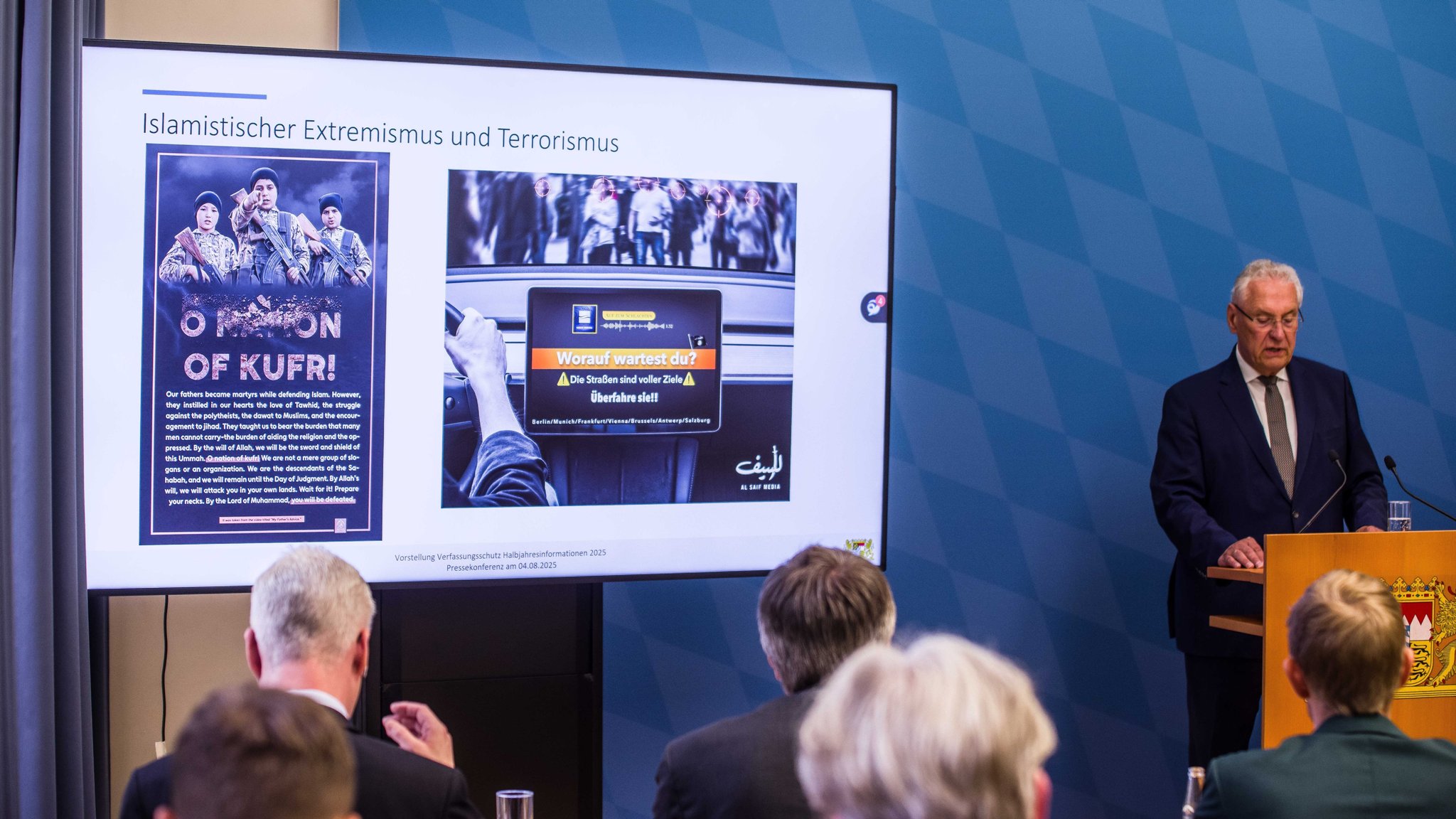 Innenminister Herrmann bei der Vorstellung der Verfassungsschutzinformationen in München | Bild: picture alliance / ZUMAPRESS.com | Sachelle Babbar Innenminister Herrmann bei der Vorstellung der Verfassungsschutzinformationen in München