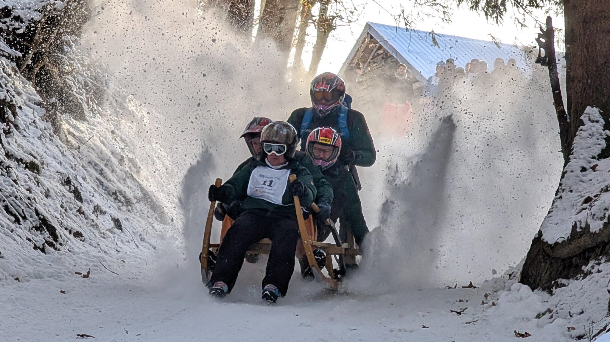 Sport und Spektakel beim Hornschlittenrennen in Partenkirchen
