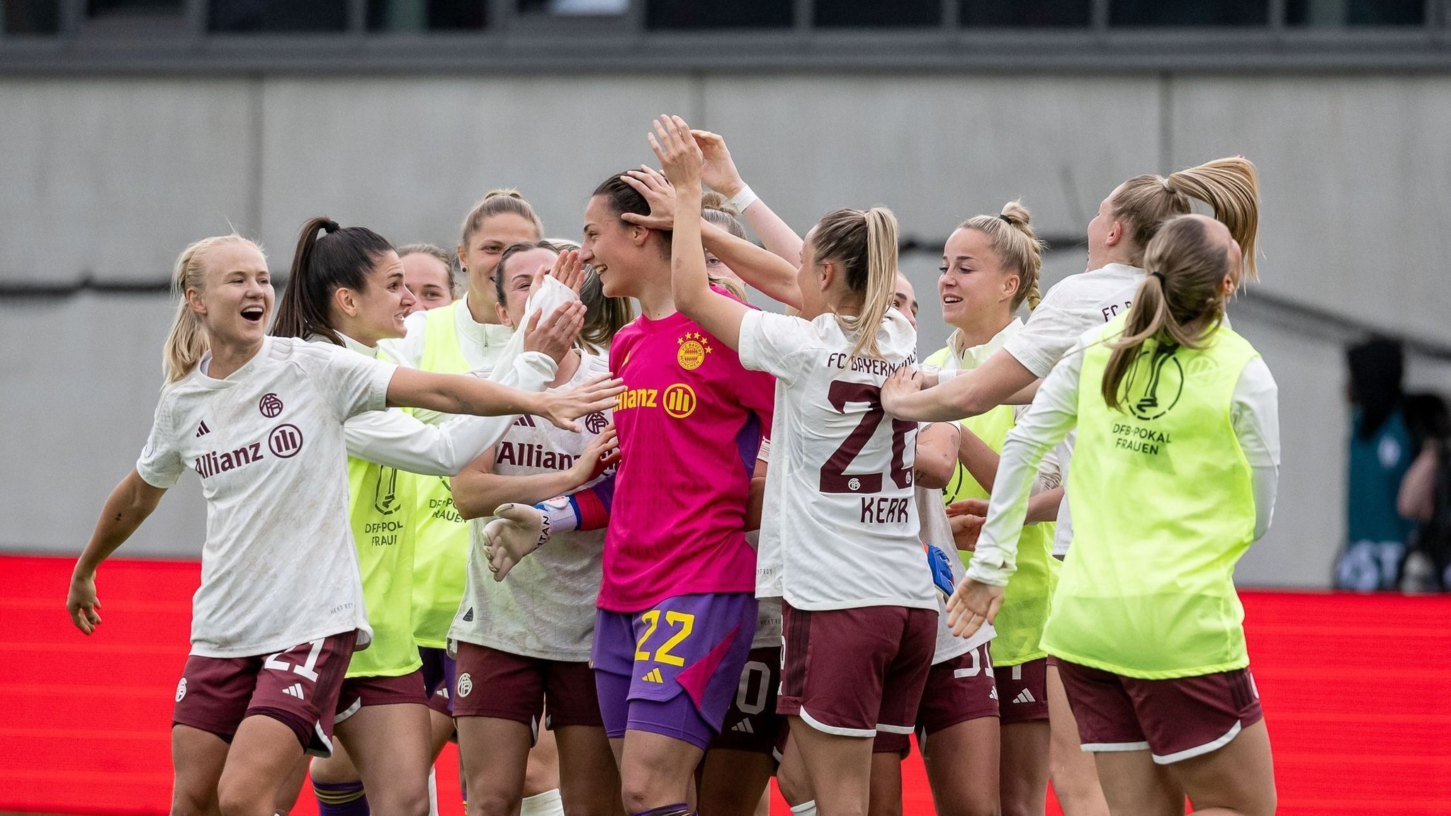 Jubel bei den Spielerinnen des FC Bayern